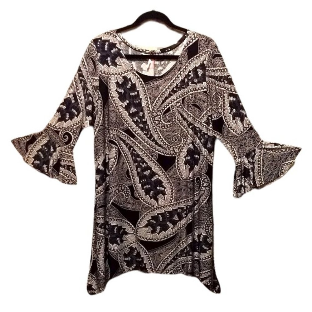 Flirty Pink brand Black White Paisley Ruffled Sleeve Tunic Size 2X